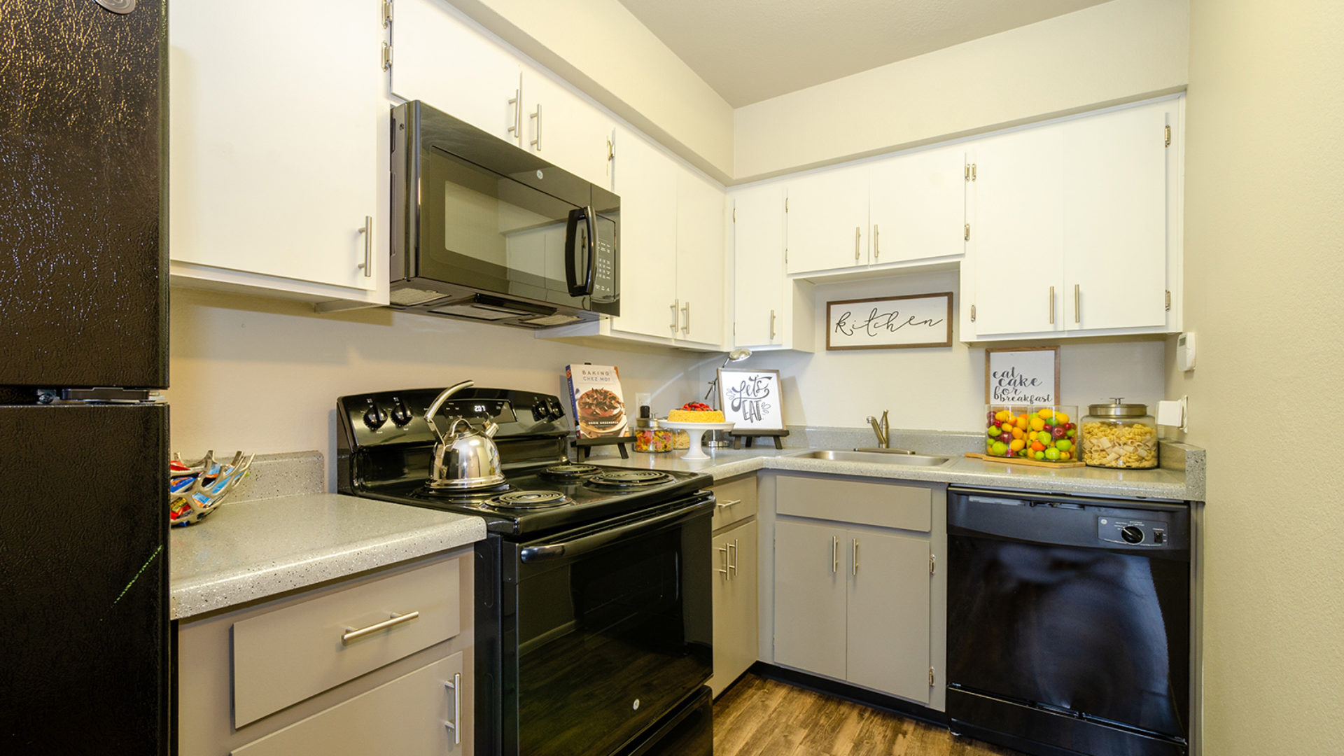 renew-one-eleven-apartment-homes-for-rent-mesa-az-85203-kitchen