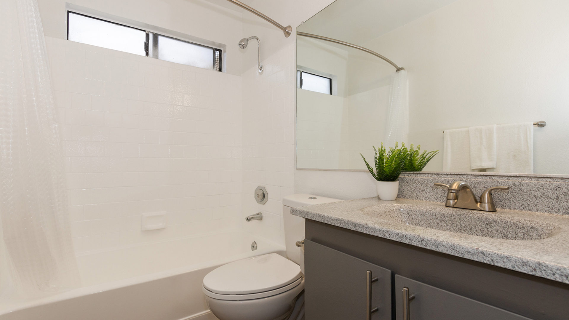 renew-riverside-apartment-homes-for-rent-in-riverside-ca-92503-bathroom (1)